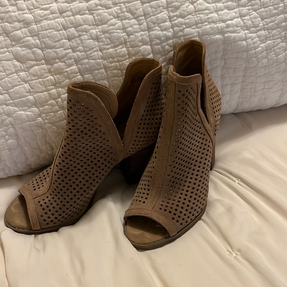 Lucky brand heel